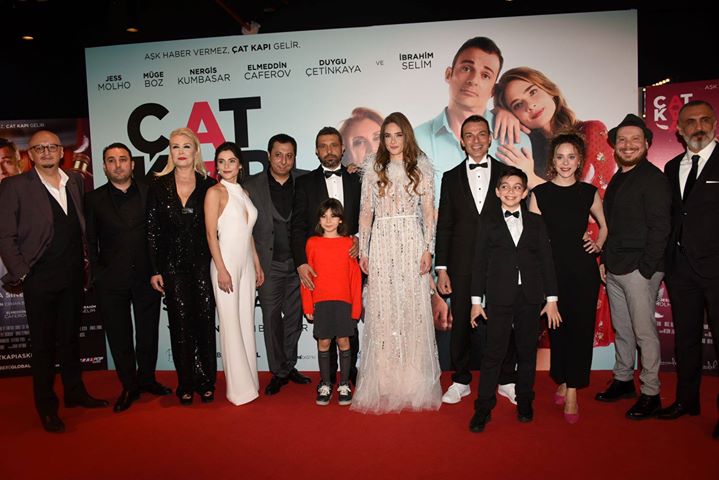 İstanbulda “Çat Kapı Aşk” filminin qala gecəsi keçirildi - FOTO/VİDEO