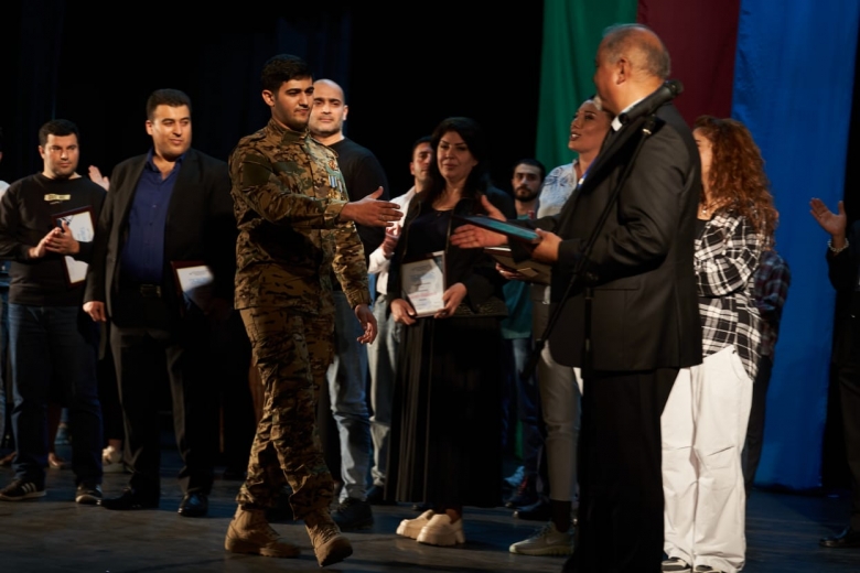 Musiqili Teatrın əməkdaşları mükafatlandırıldı - FOTO